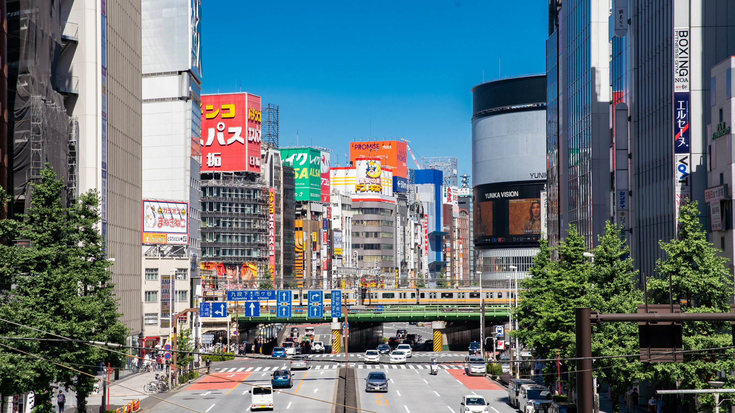 জাপানের Shinjuku, Tokyo শহরের বাস্তব দৃশ্য